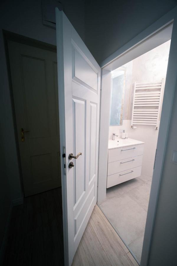 Apartament Grey Pearl Downtown Lägenhet Warszawa Exteriör bild